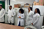 Estudantes de Farmácia do UNICEUSA realizam visita técnica aos Laboratórios de Bromatologia e Microbiologia de Alimentos da UFBA