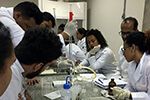 Aula Prática de Química Analítica no Curso de Farmácia